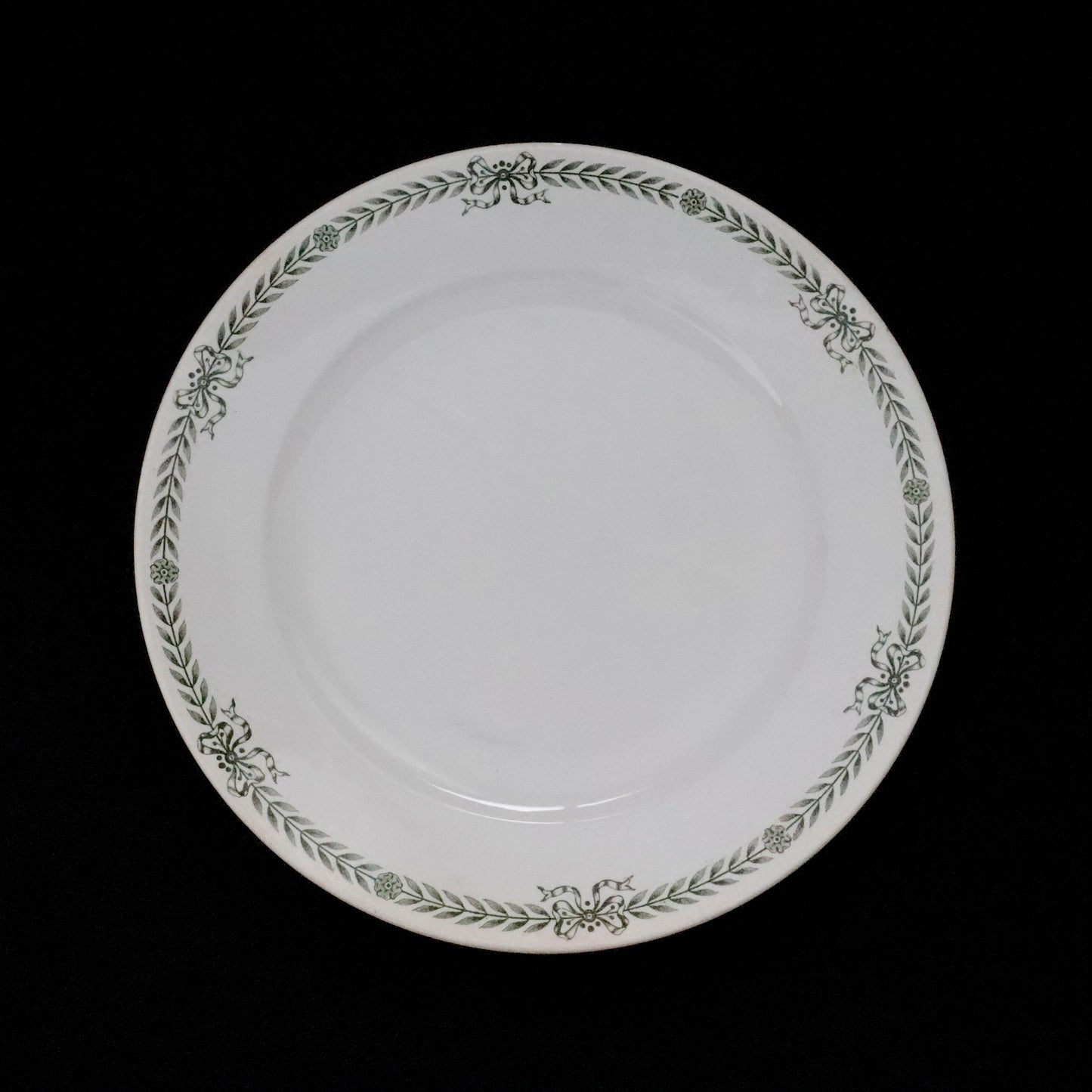 SAINT AMAND | Plate “VICTOIRE”