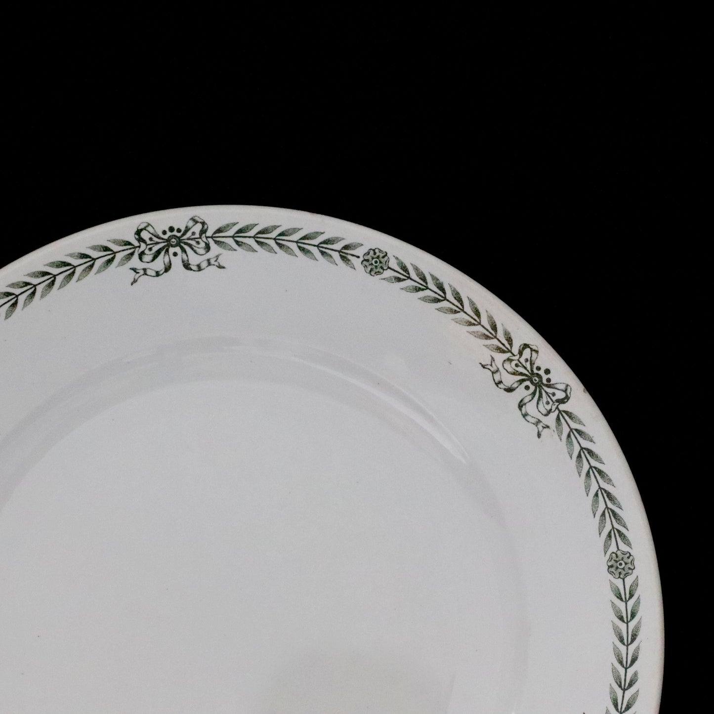 SAINT AMAND | Plate “VICTOIRE”