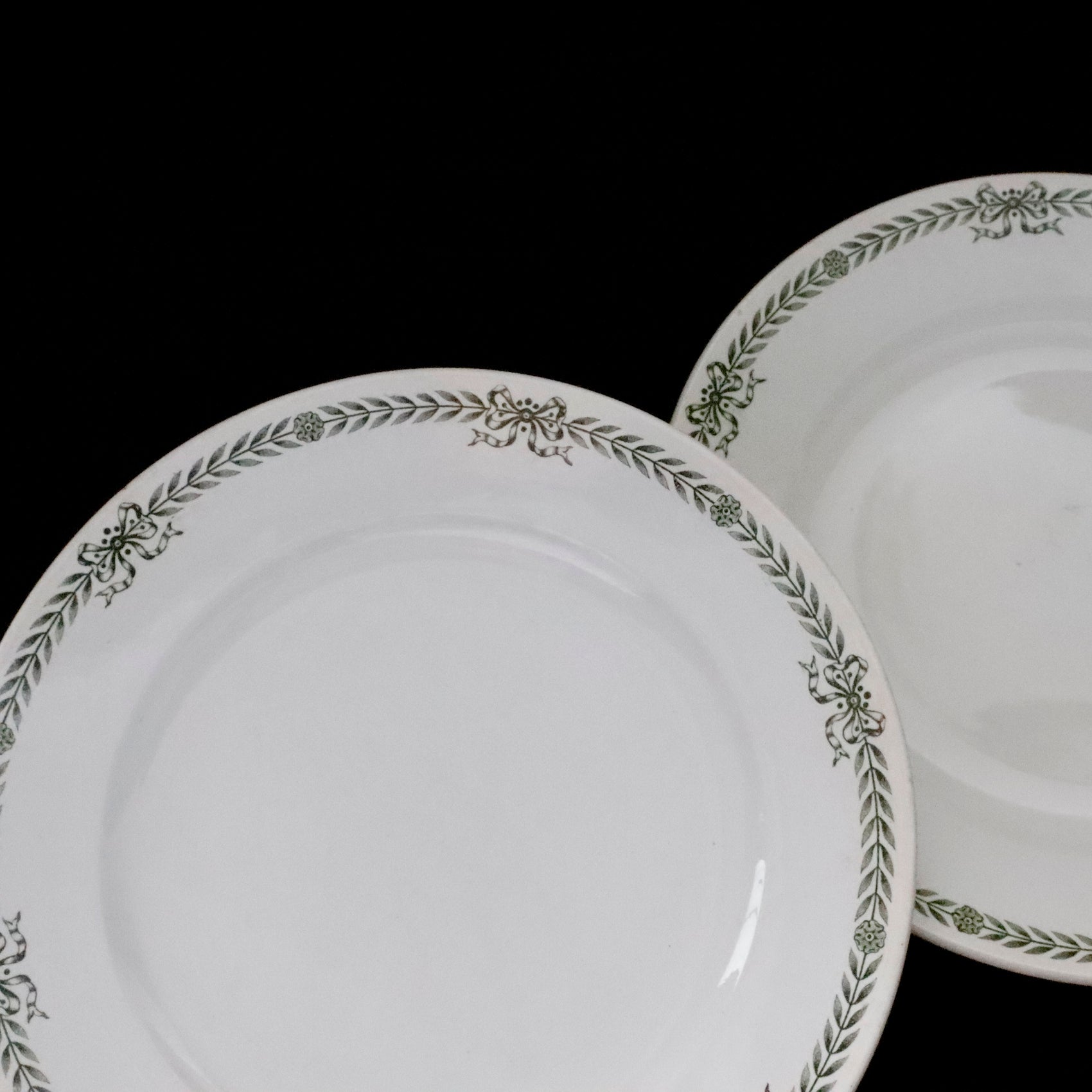 SAINT AMAND | Plate “VICTOIRE”