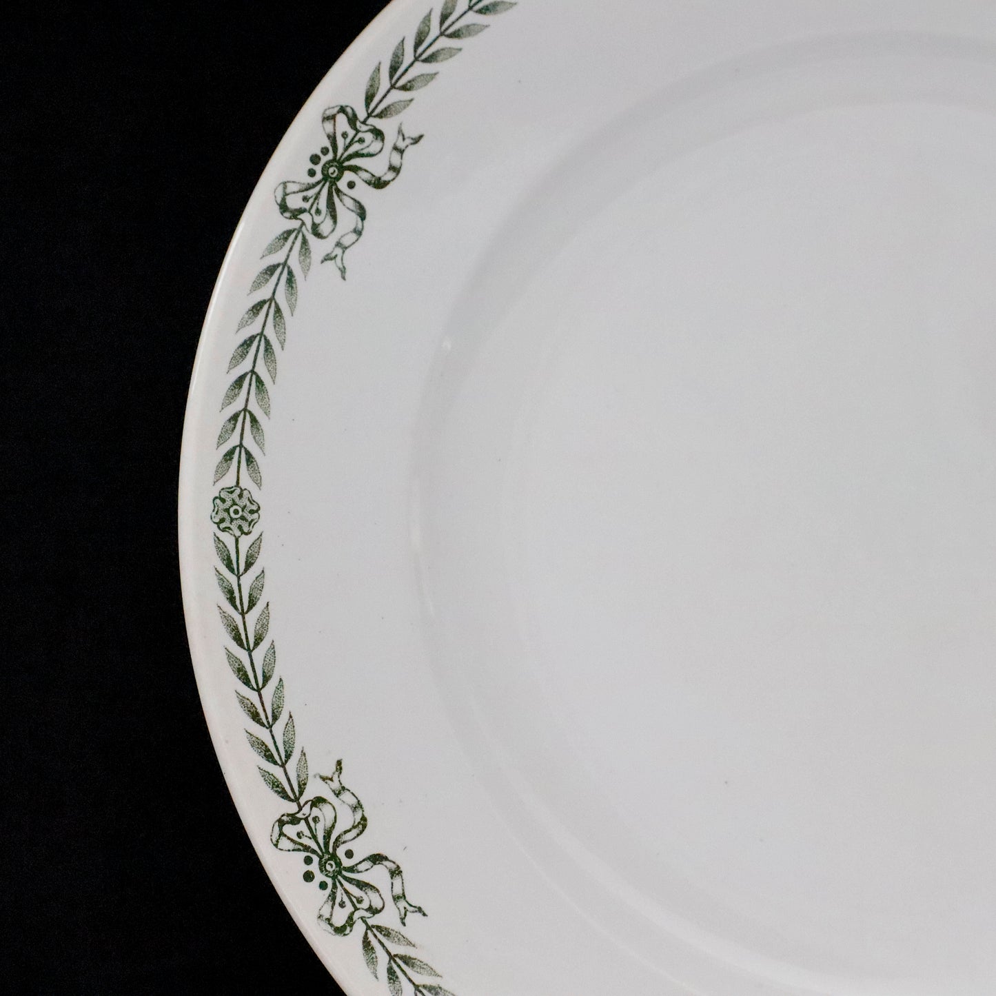 SAINT AMAND | Plate “VICTOIRE”