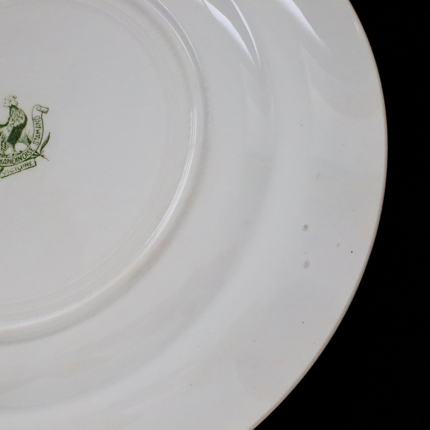 SAINT AMAND | Plate “VICTOIRE”