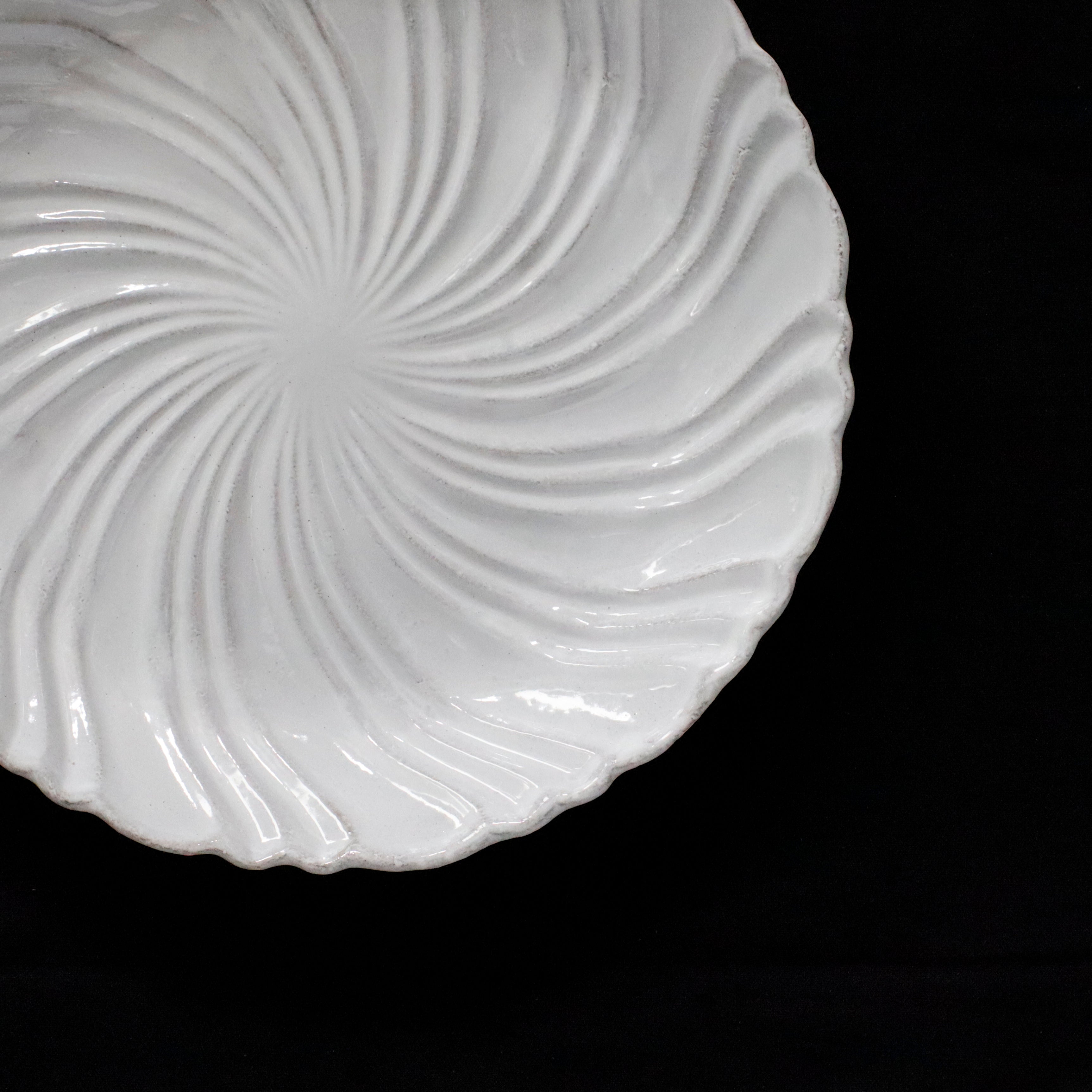 Peggy” Dinner Plate – VISIONS