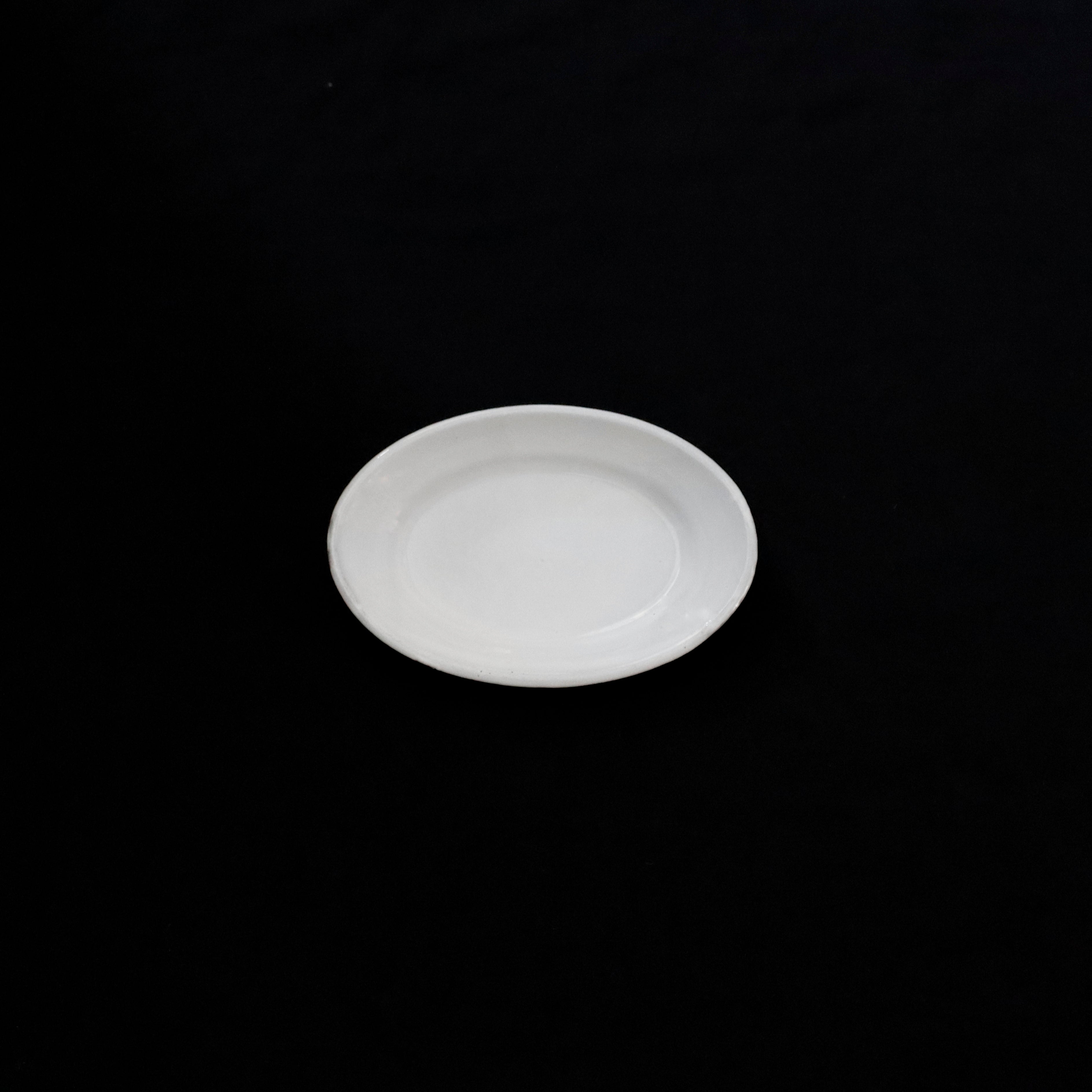 Sobre” Small Oval Plate – VISIONS