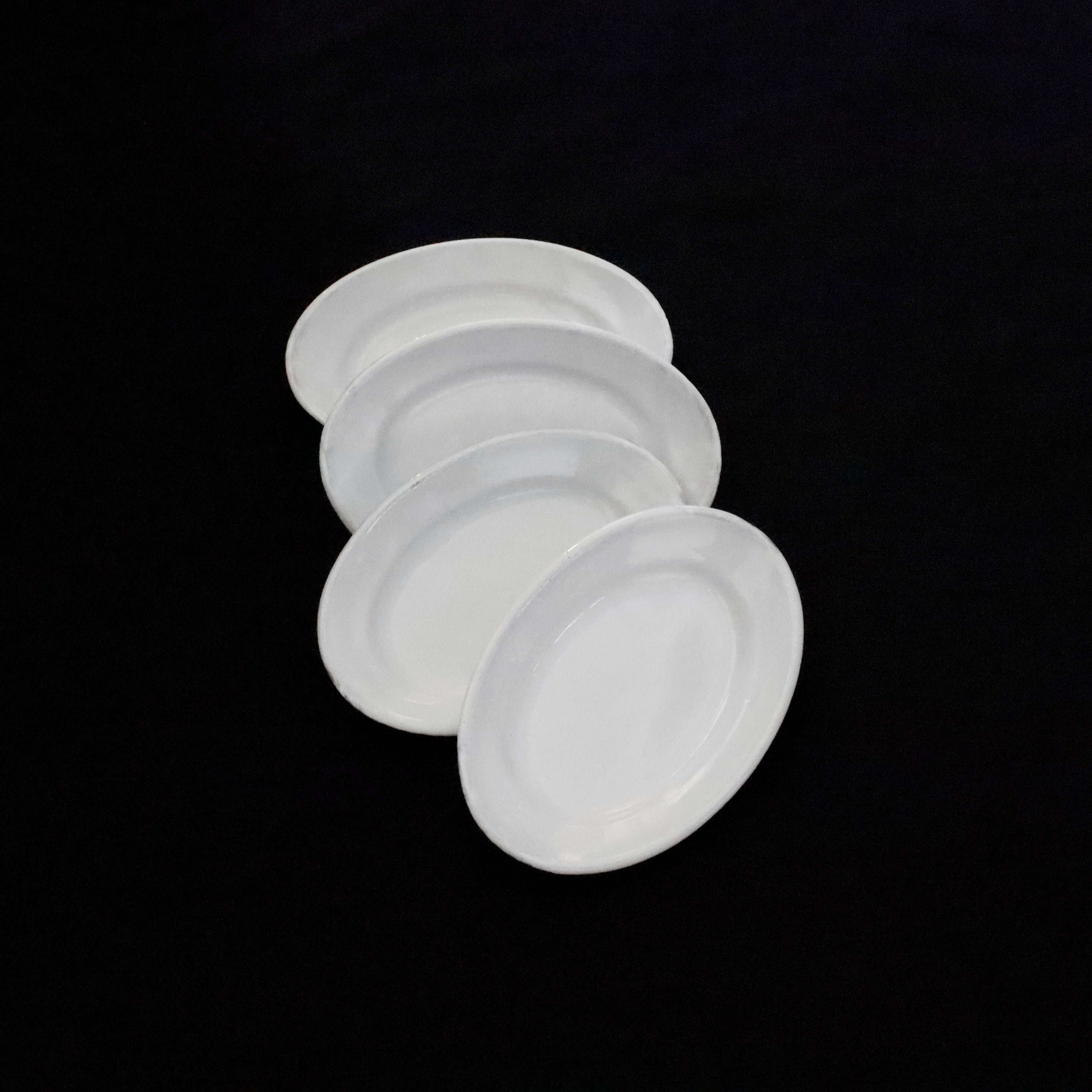 Sobre” Small Oval Plate – VISIONS