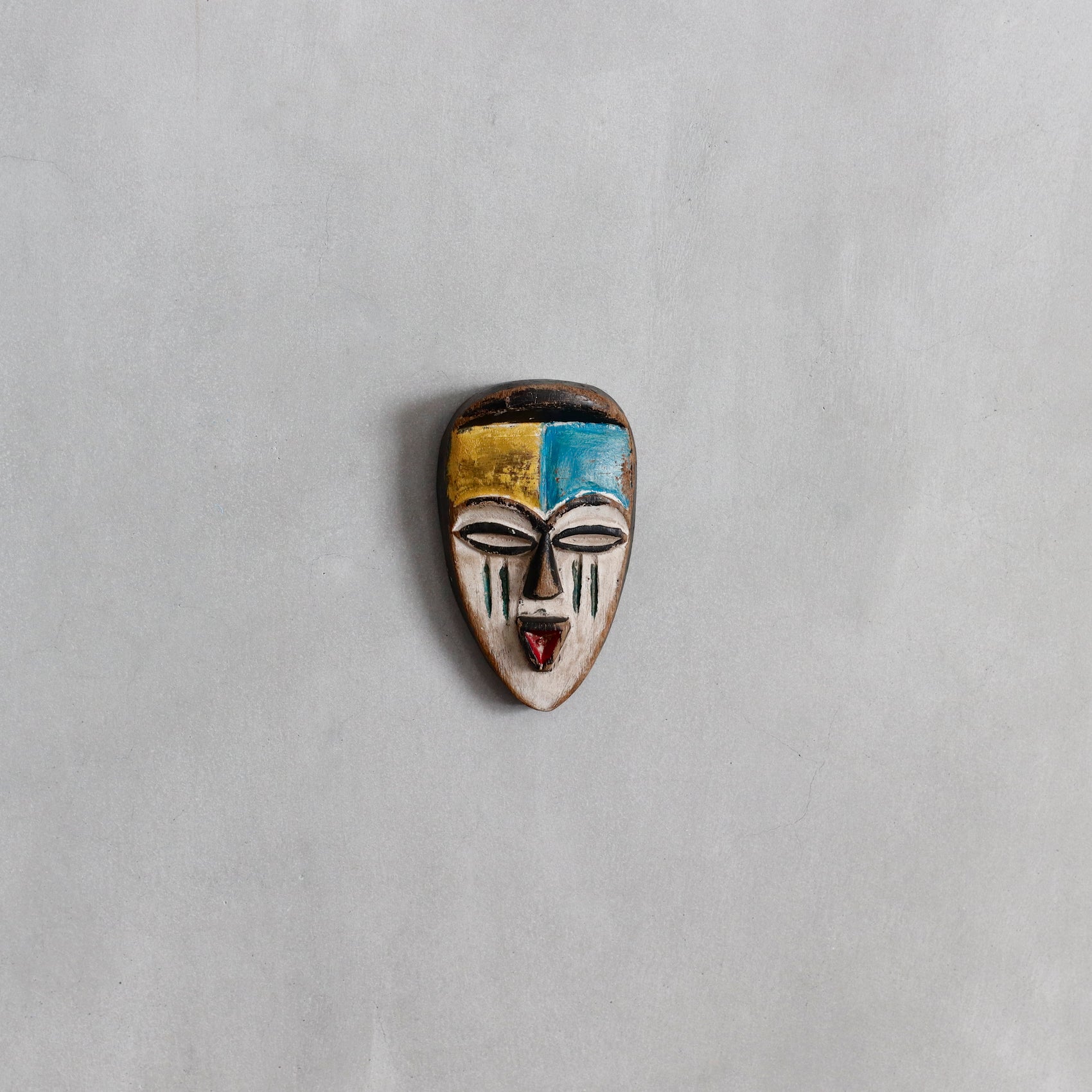 Vinatge | Congo Passport Mask