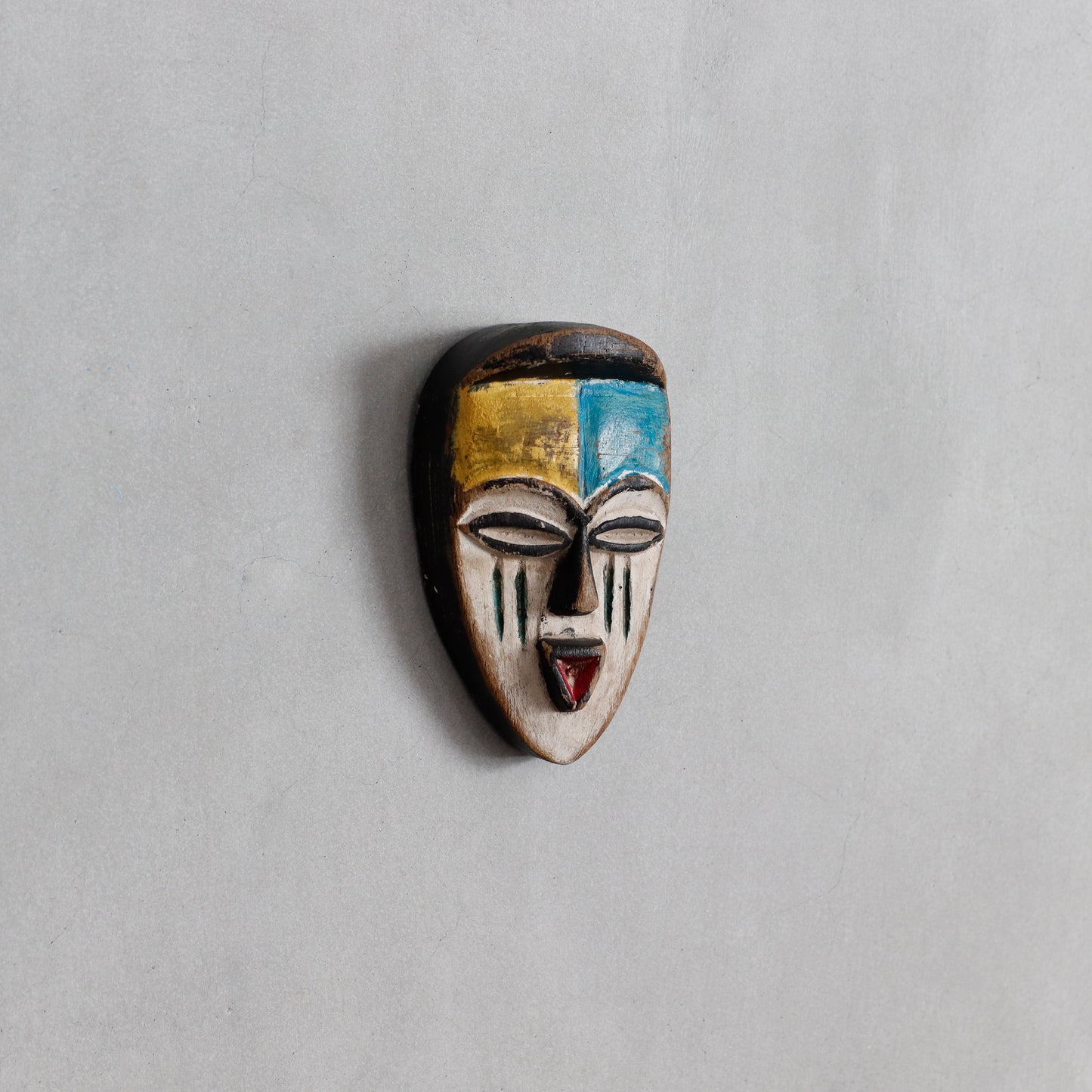 Vinatge | Congo Passport Mask