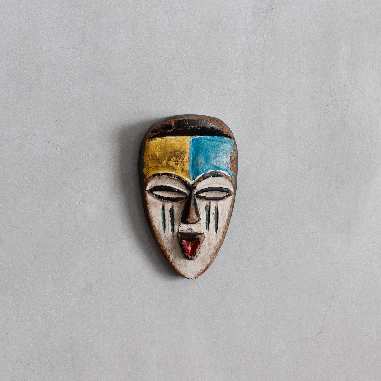 Vinatge | Congo Passport Mask