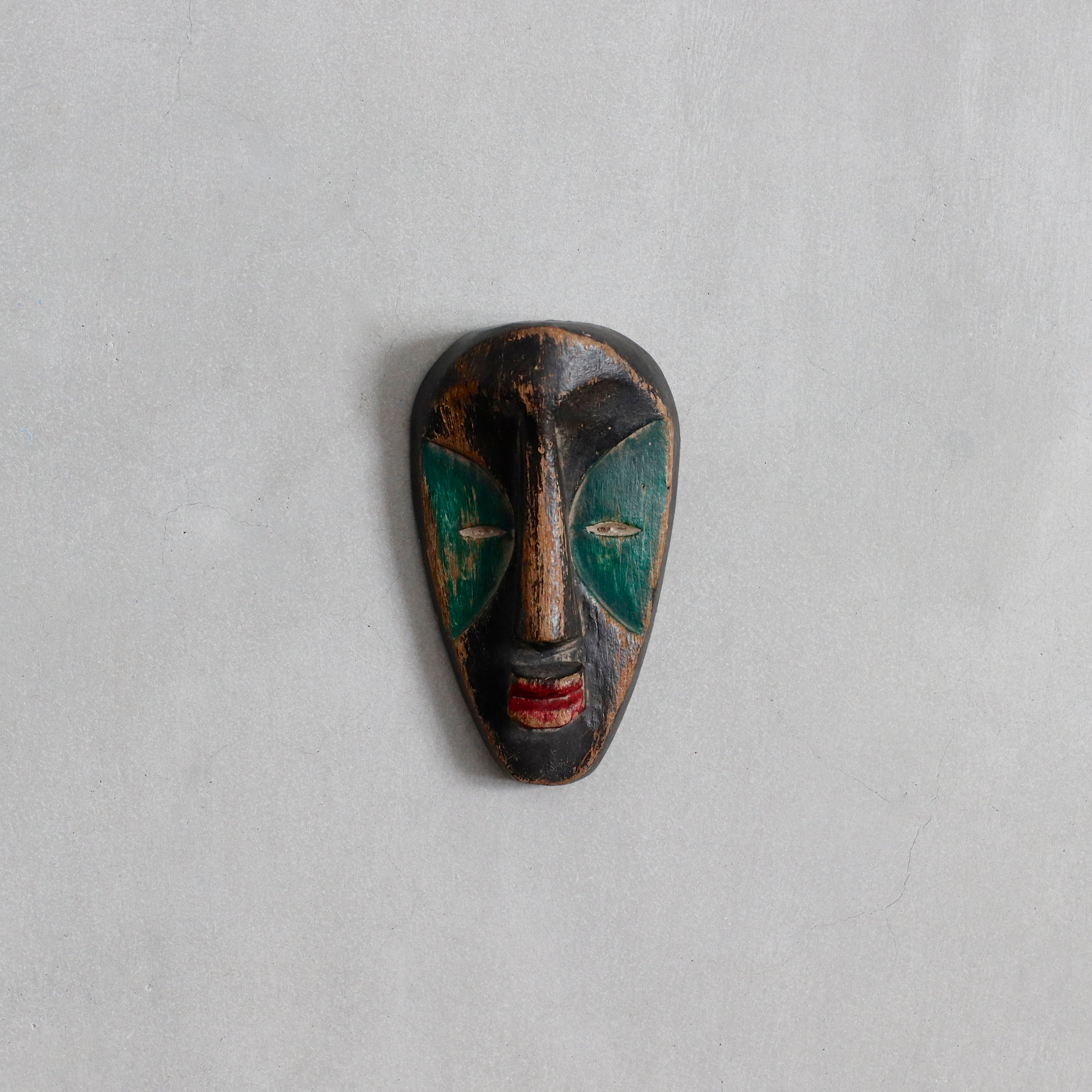 Vinatge | Congo Passport Mask – VISIONS