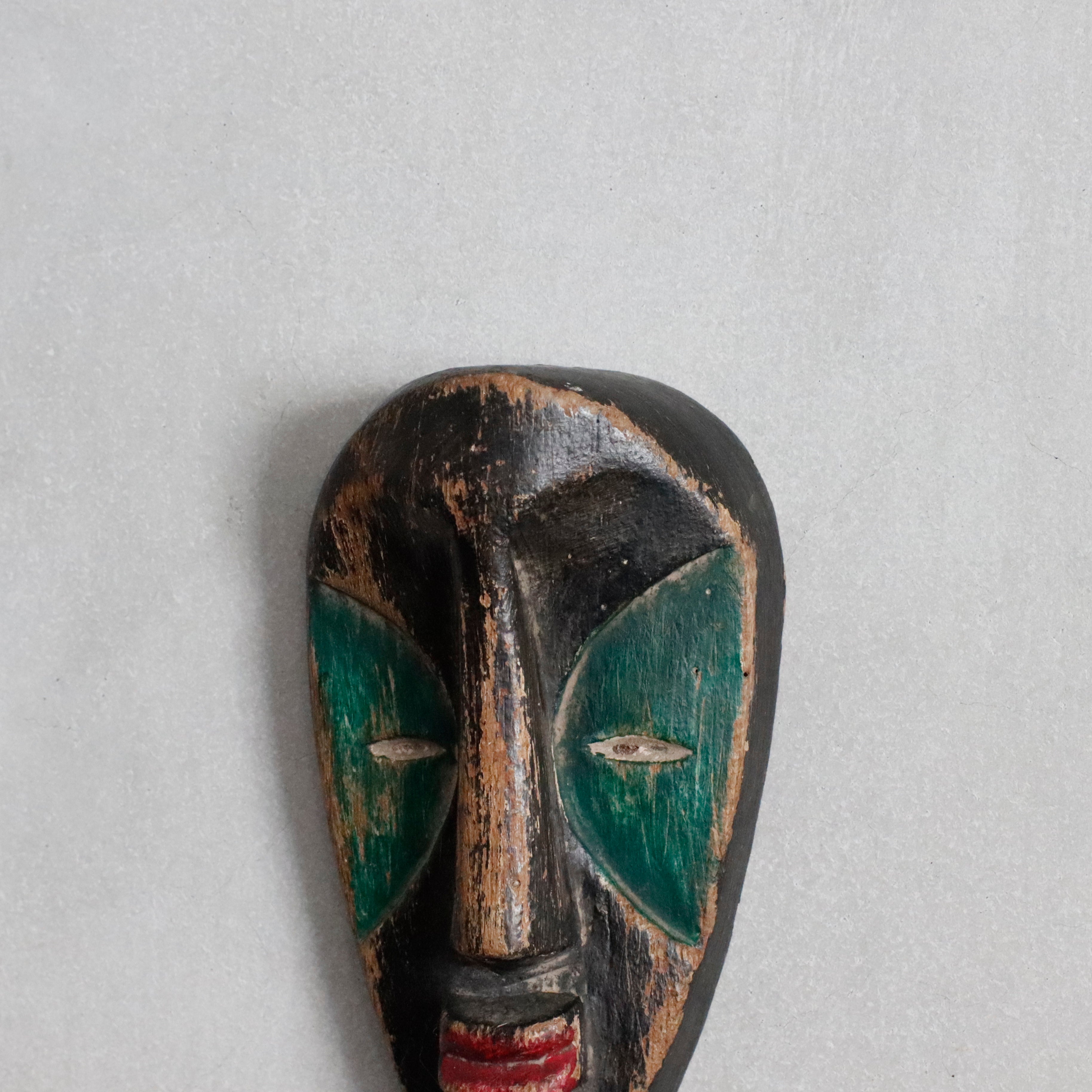 Vinatge | Congo Passport Mask – VISIONS