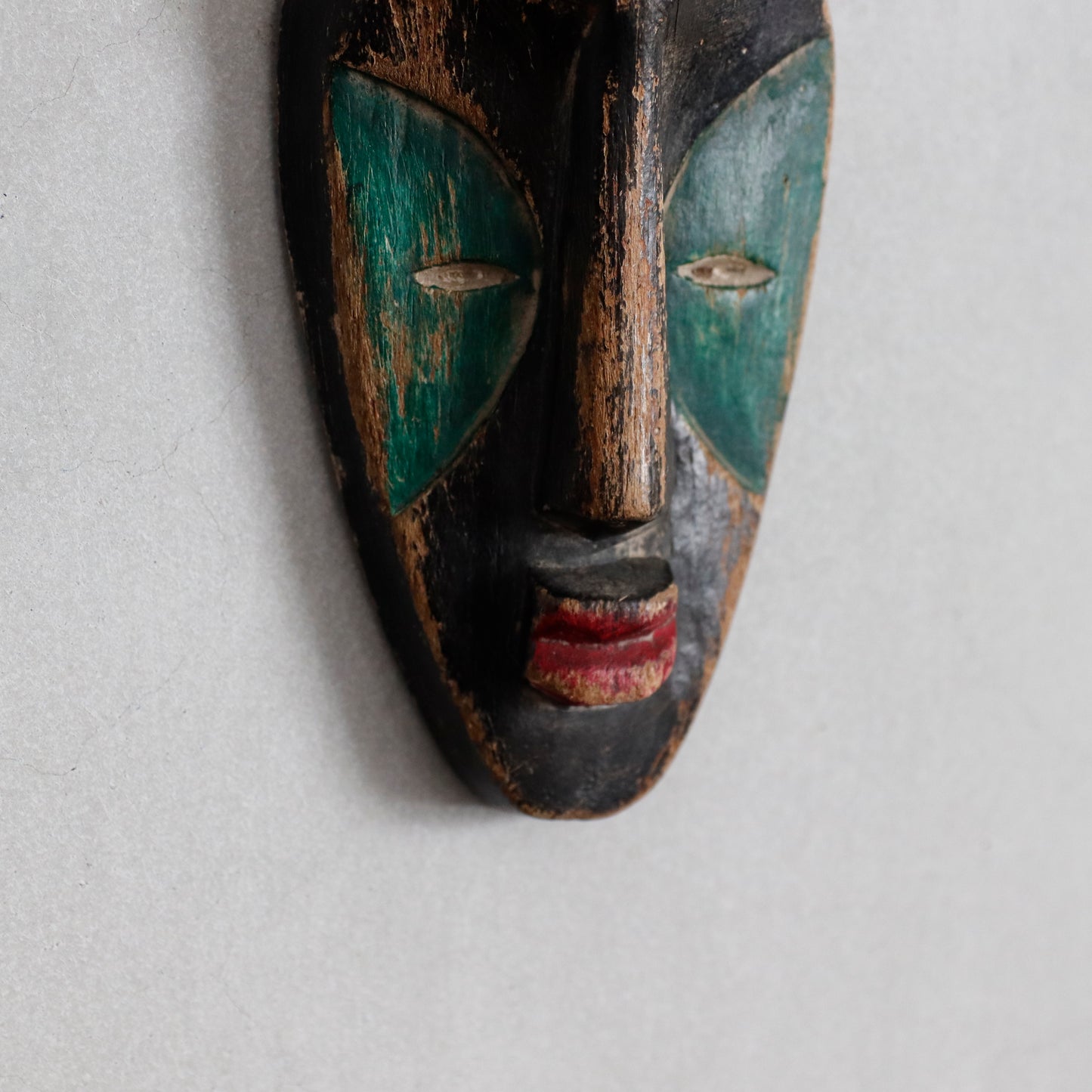 Vinatge | Congo Passport Mask