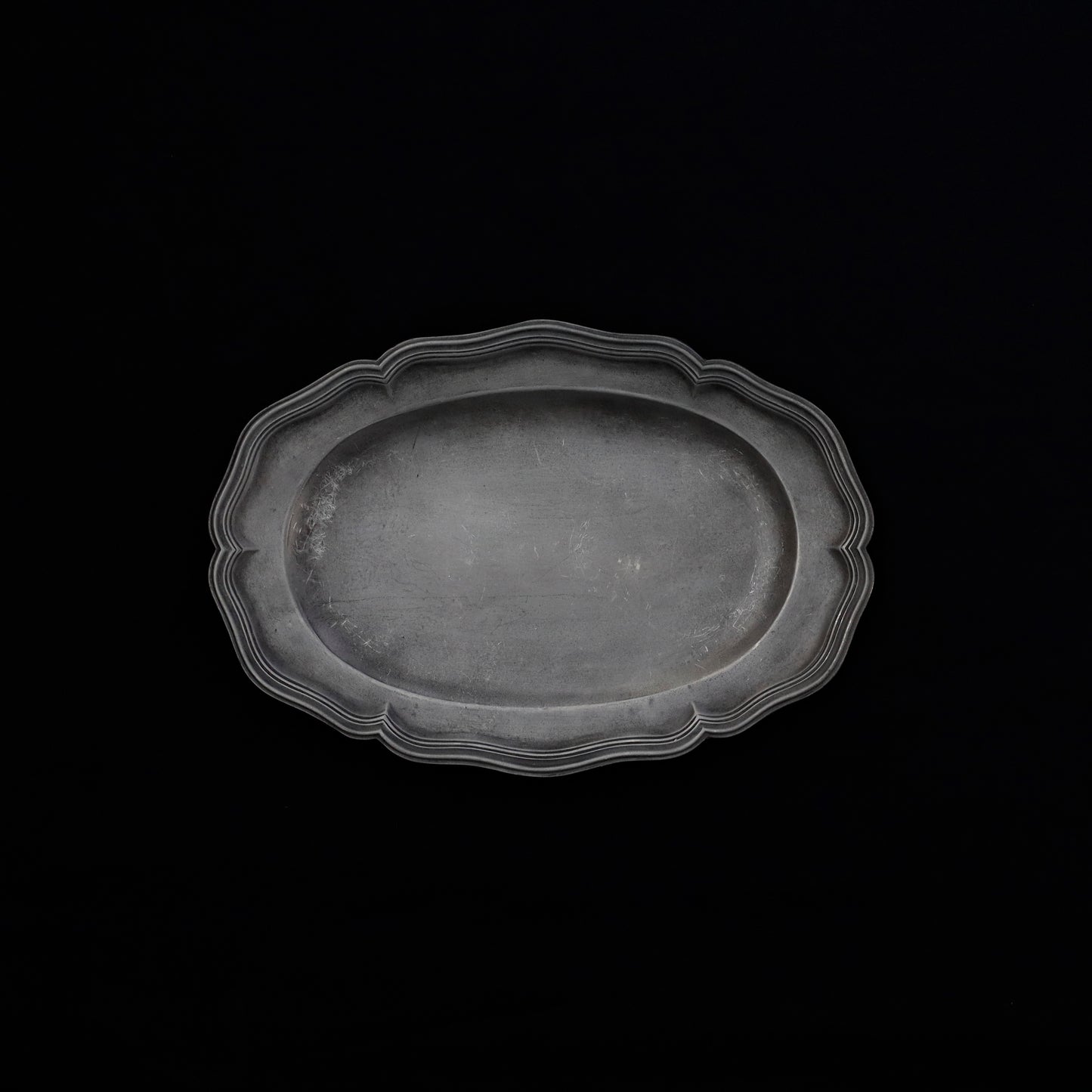 PEWTER OVAL PLATE FLOWER LIM