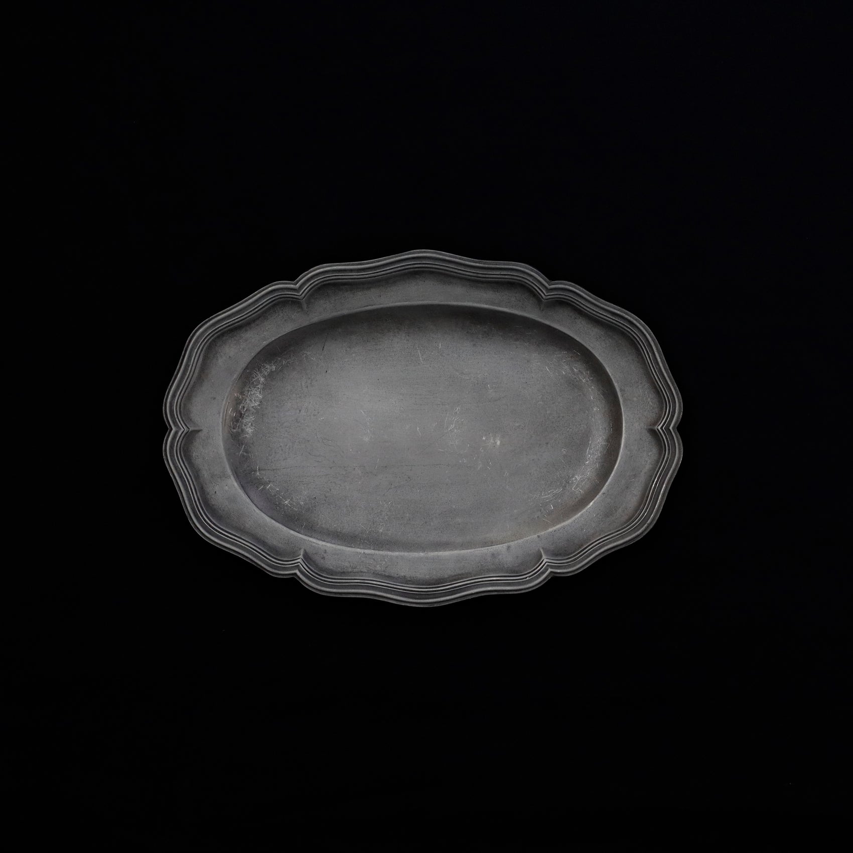 PEWTER OVAL PLATE FLOWER LIM