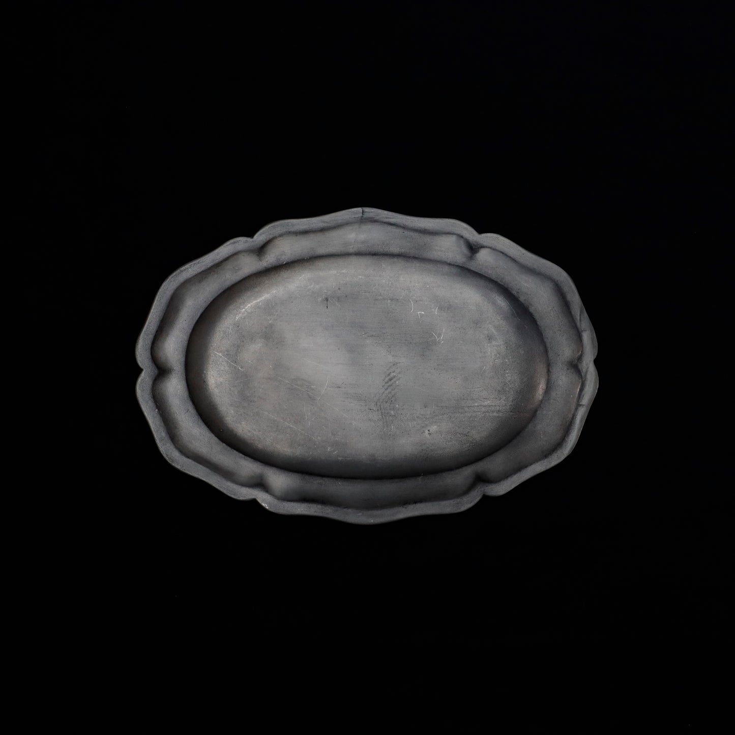 PEWTER OVAL PLATE FLOWER LIM