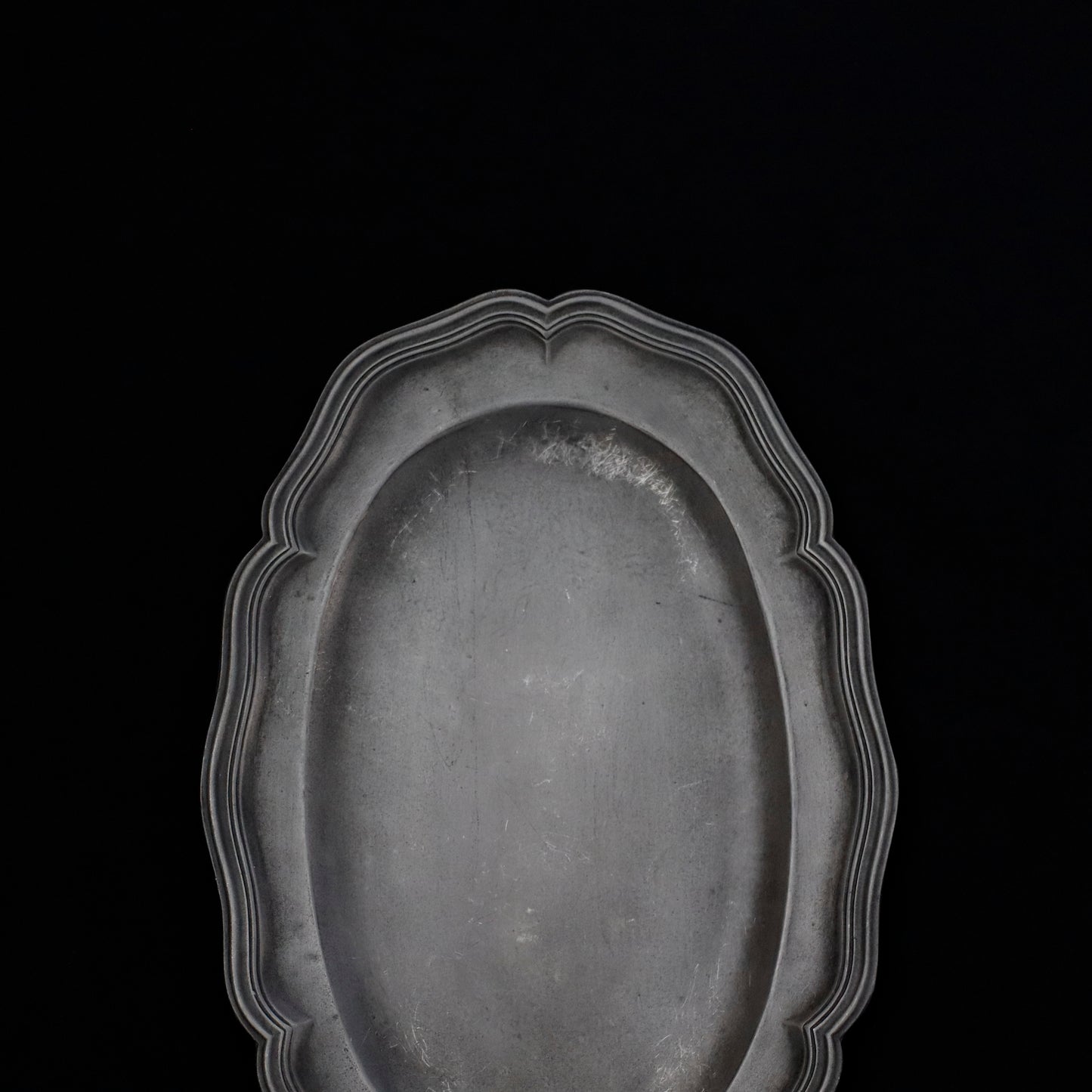 PEWTER OVAL PLATE FLOWER LIM