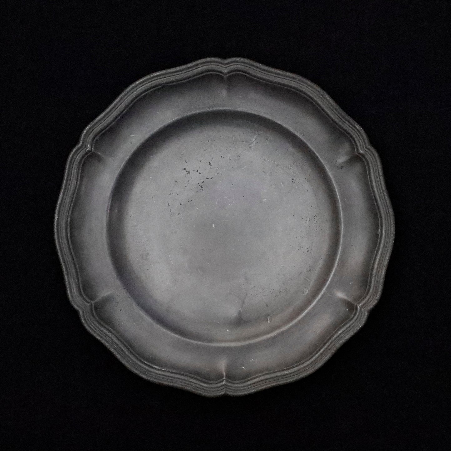PEWTER PLATE FLOWER LIM