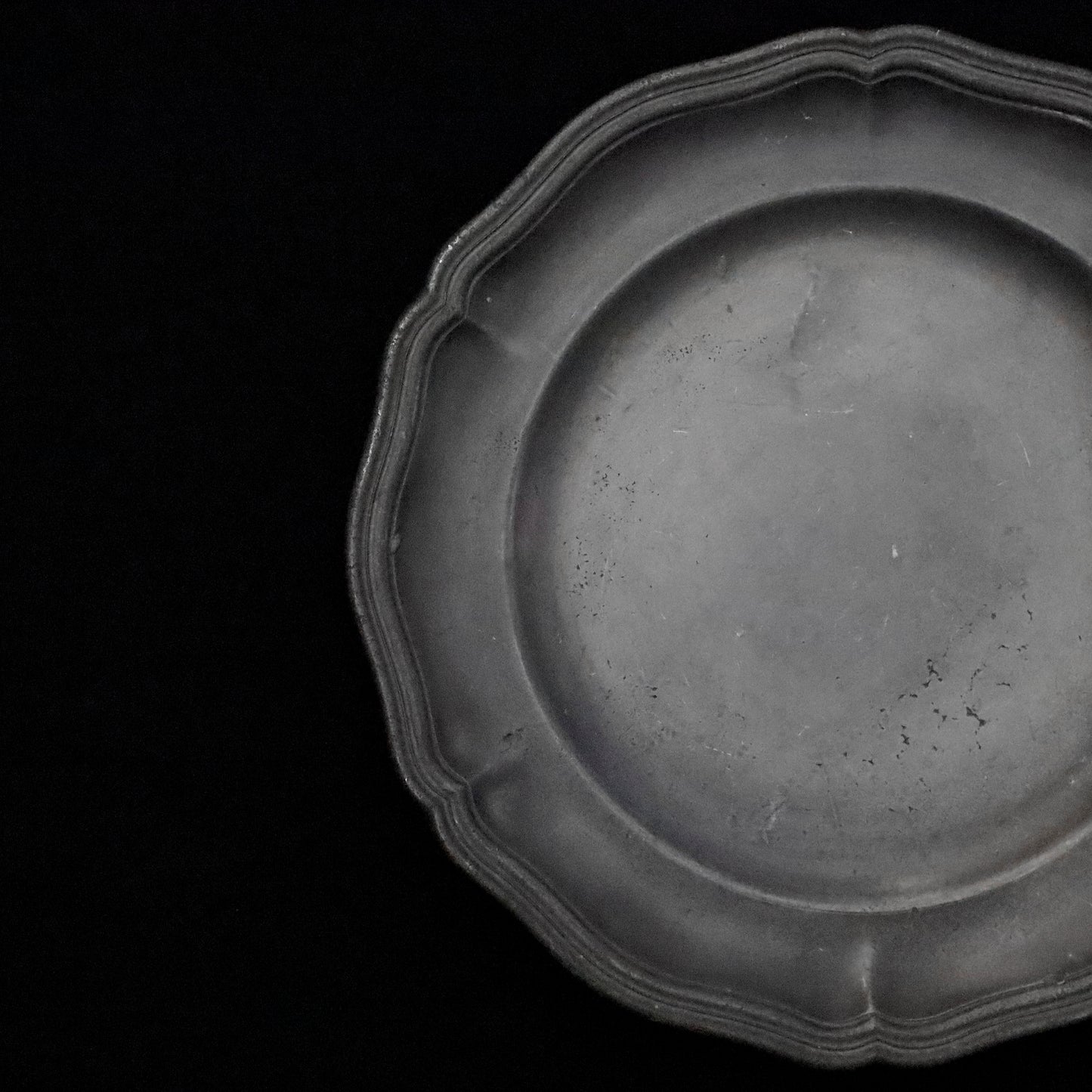 PEWTER PLATE FLOWER LIM
