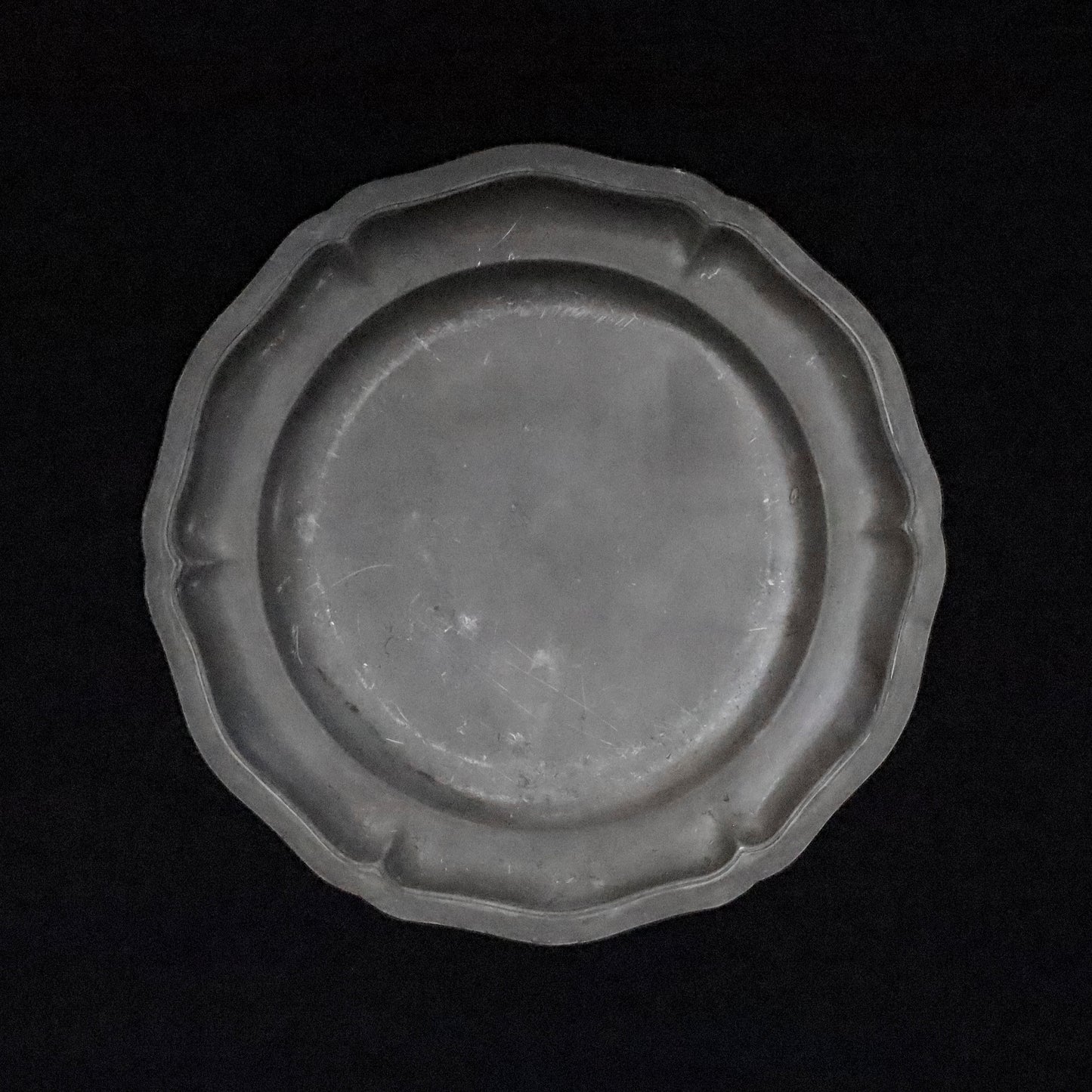 PEWTER PLATE FLOWER LIM