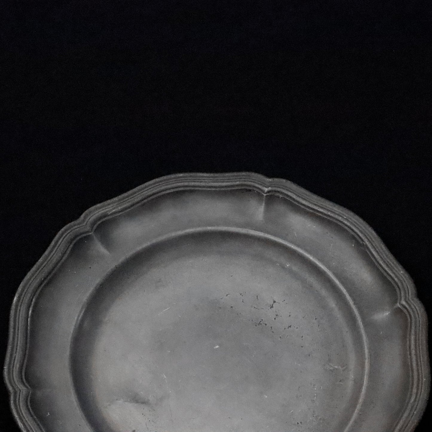 PEWTER PLATE FLOWER LIM
