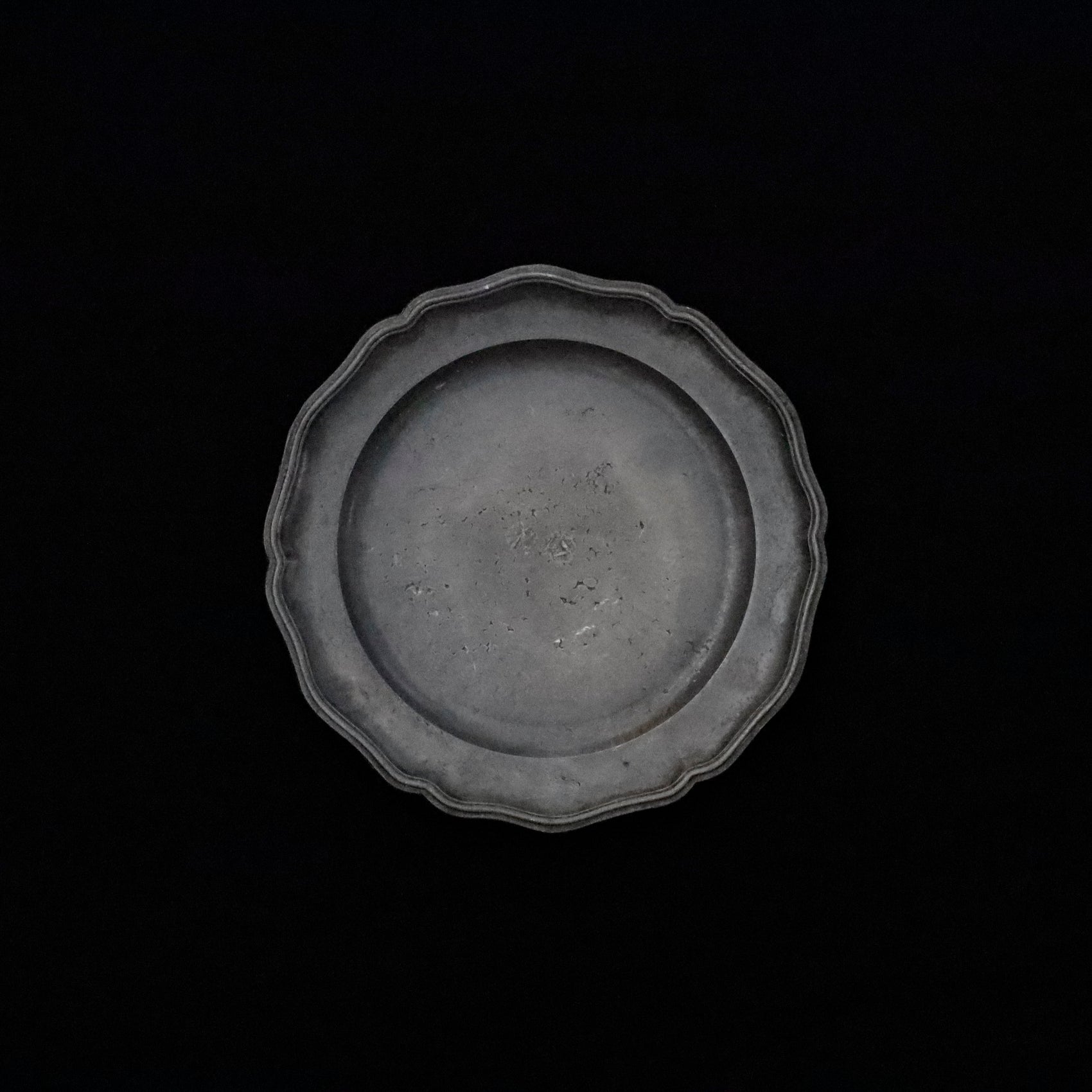 PEWTER PLATE FLOWER LIM
