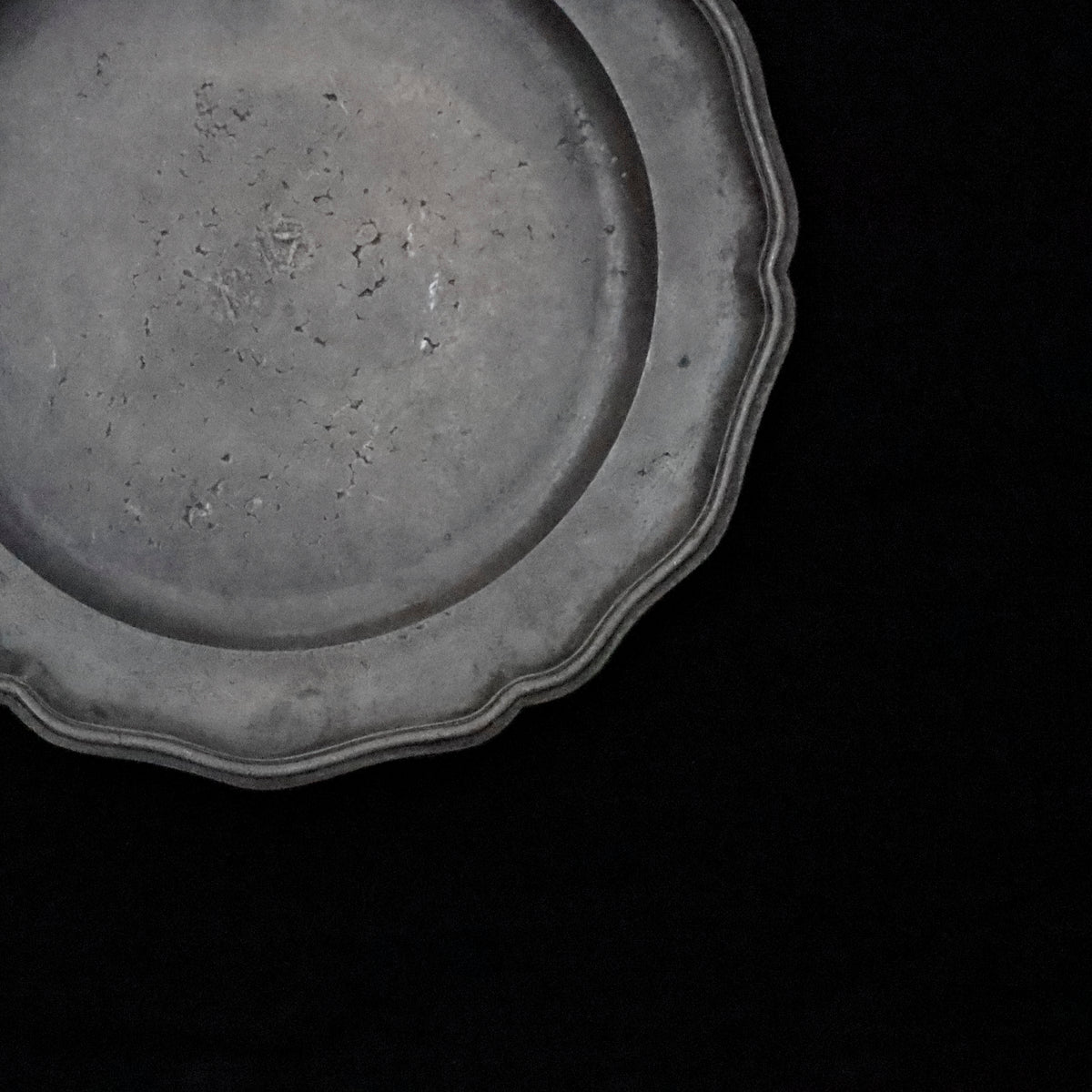 PEWTER PLATE FLOWER LIM