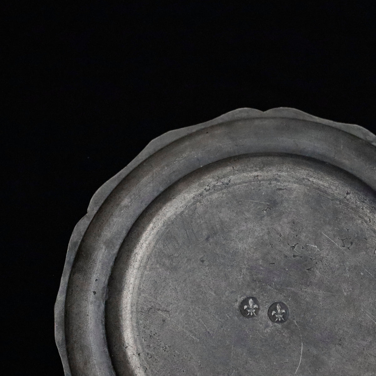PEWTER PLATE FLOWER LIM