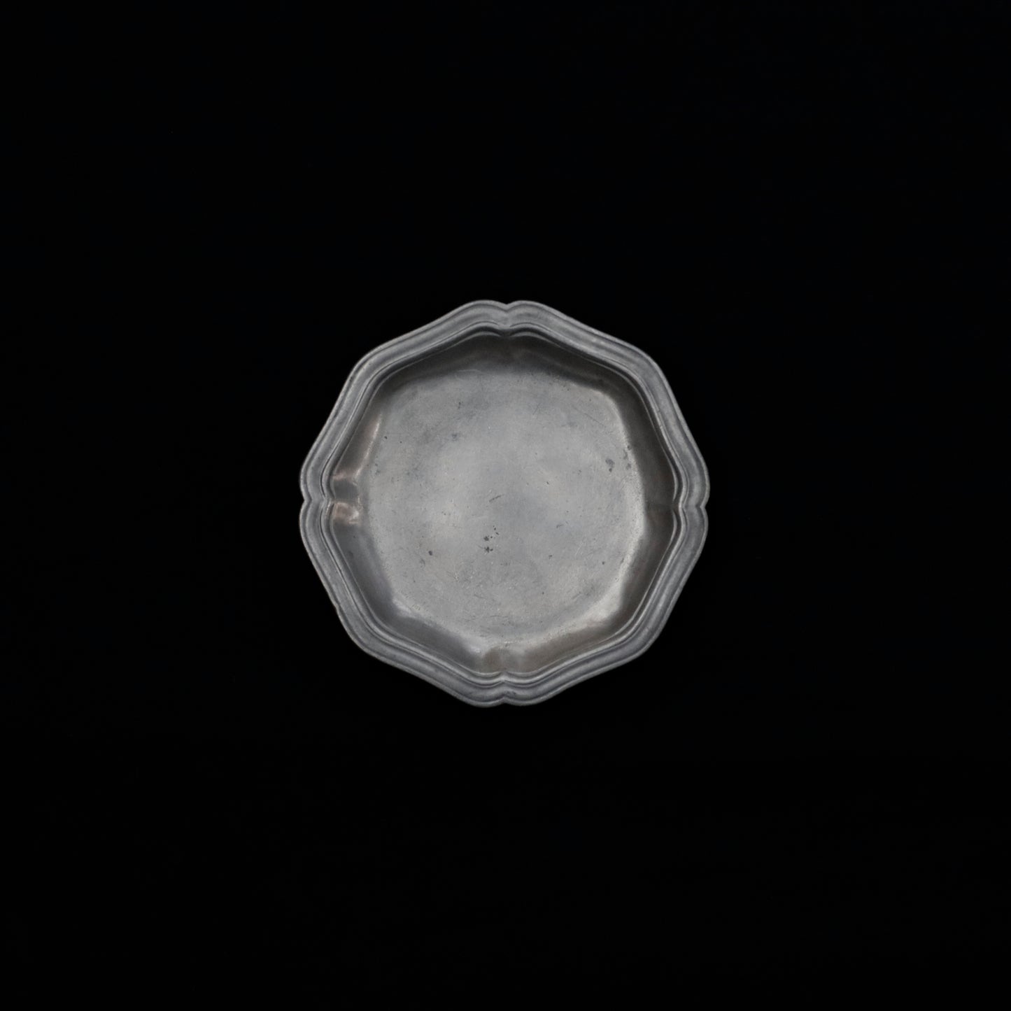 PEWTER DISH FLOWER LIM