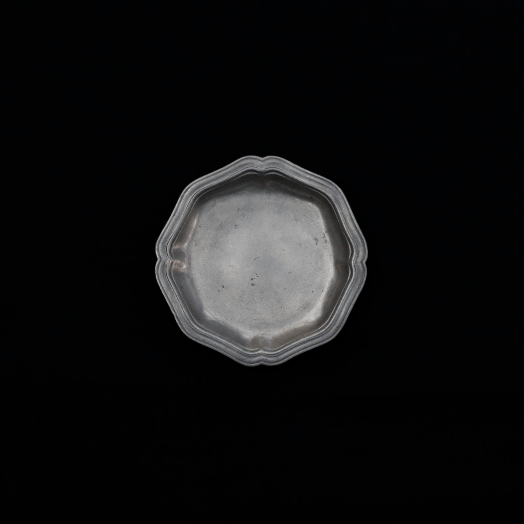 PEWTER DISH FLOWER LIM