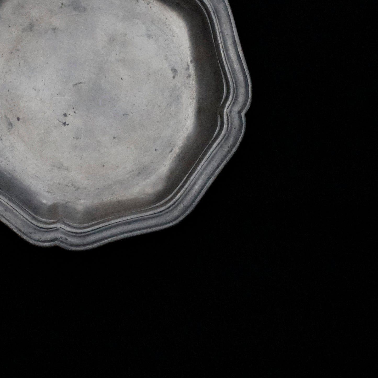 PEWTER DISH FLOWER LIM