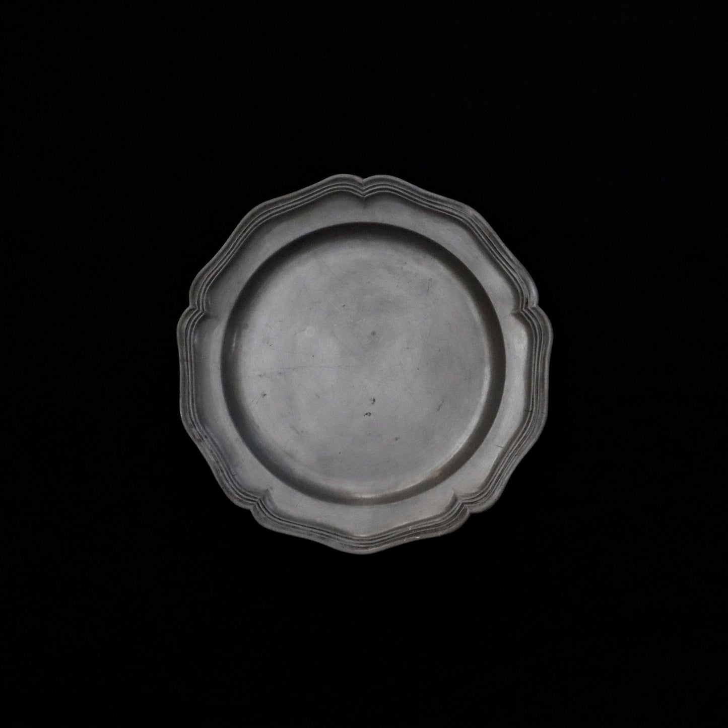 PEWTER PLATE FLOWER LIM