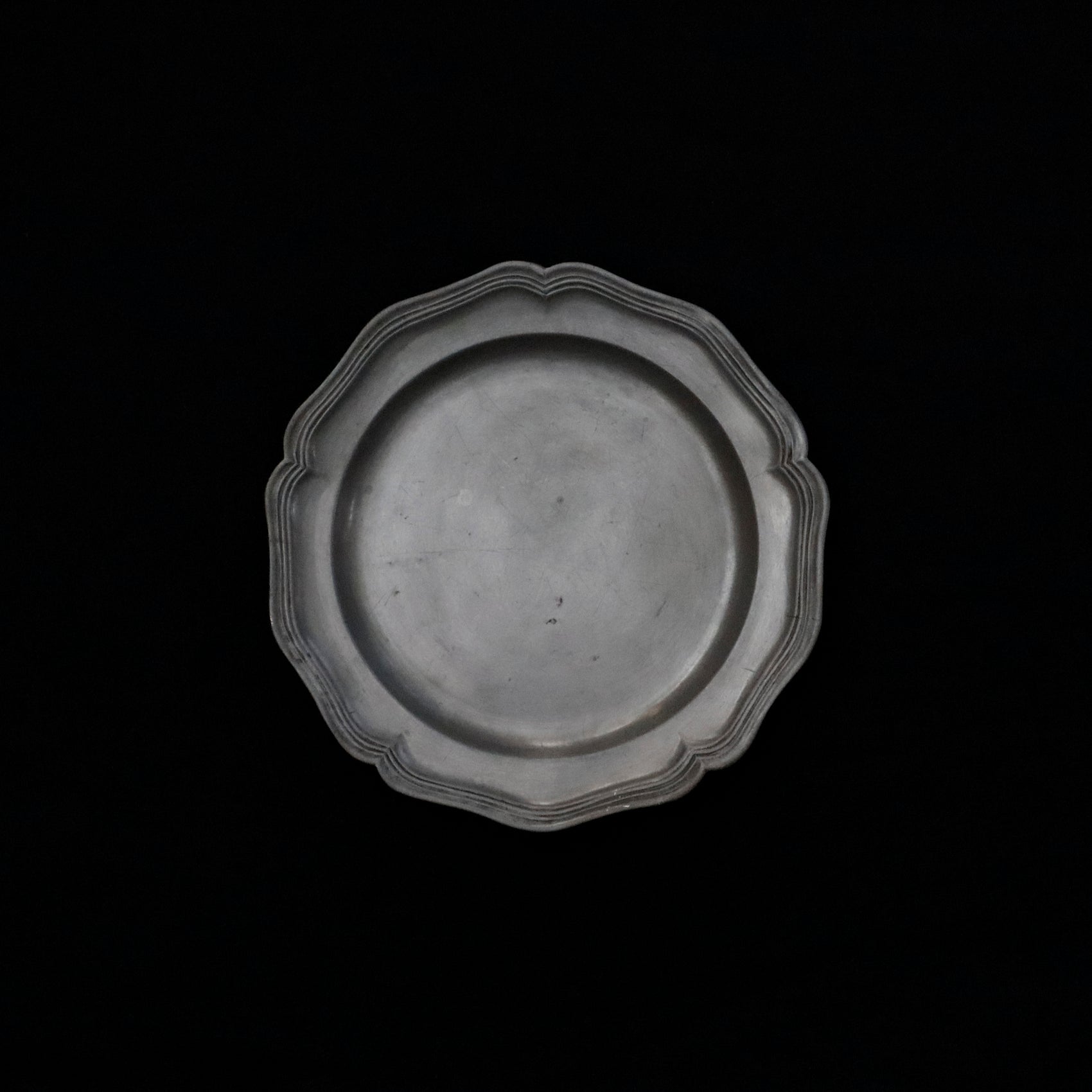 PEWTER PLATE FLOWER LIM