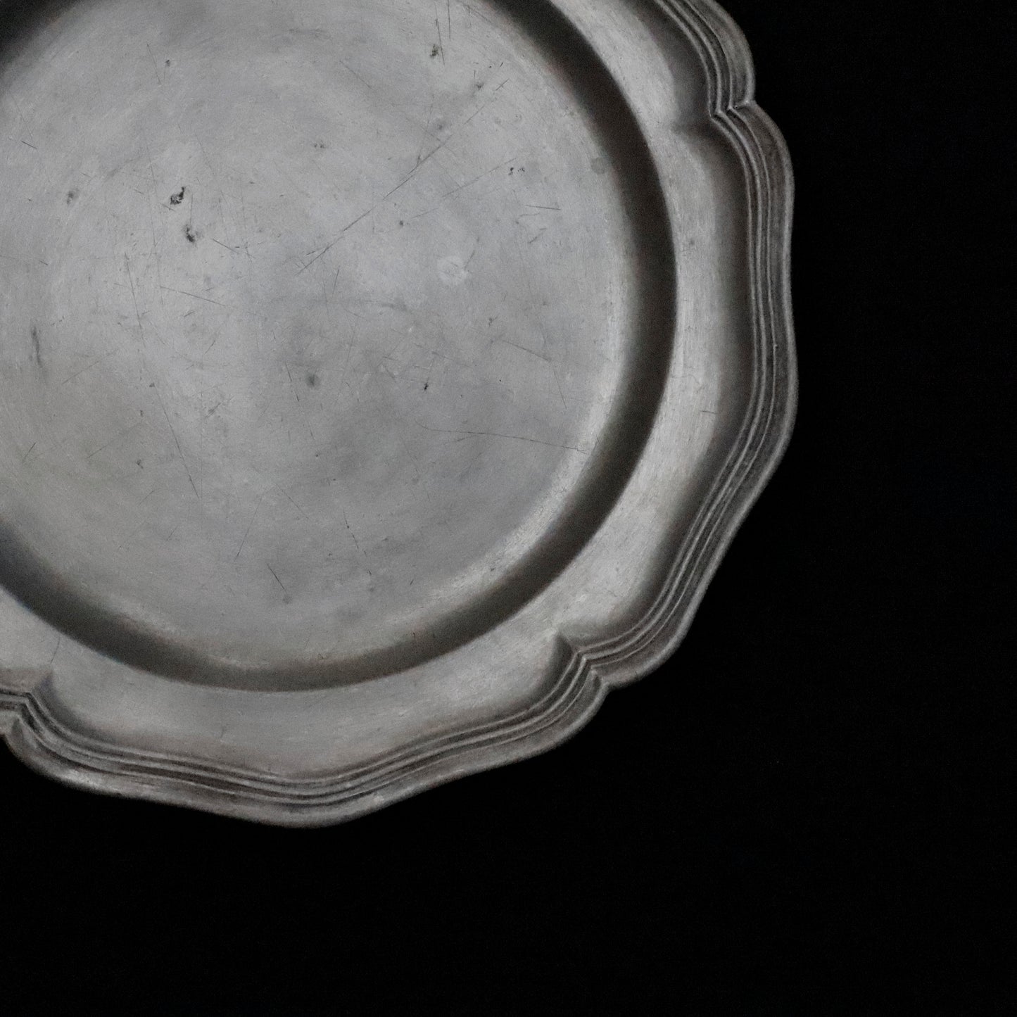 PEWTER PLATE FLOWER LIM