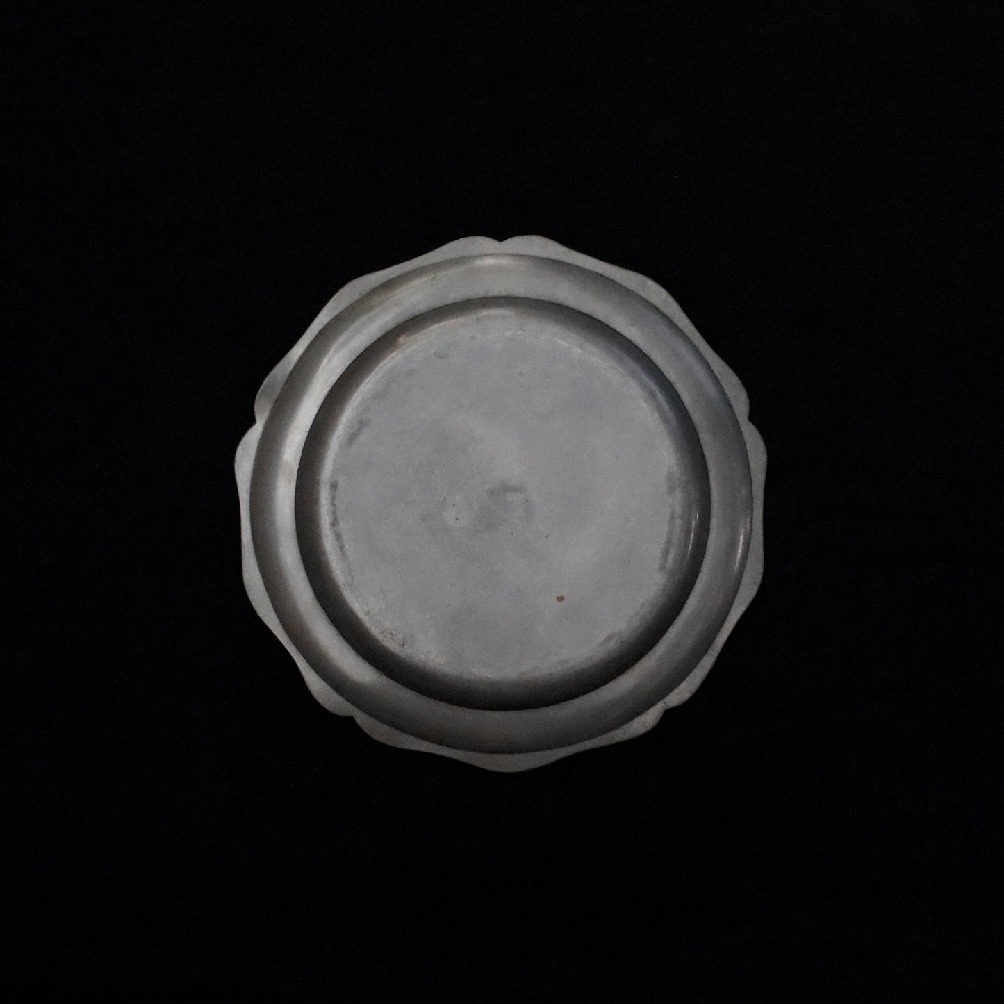 PEWTER PLATE FLOWER LIM