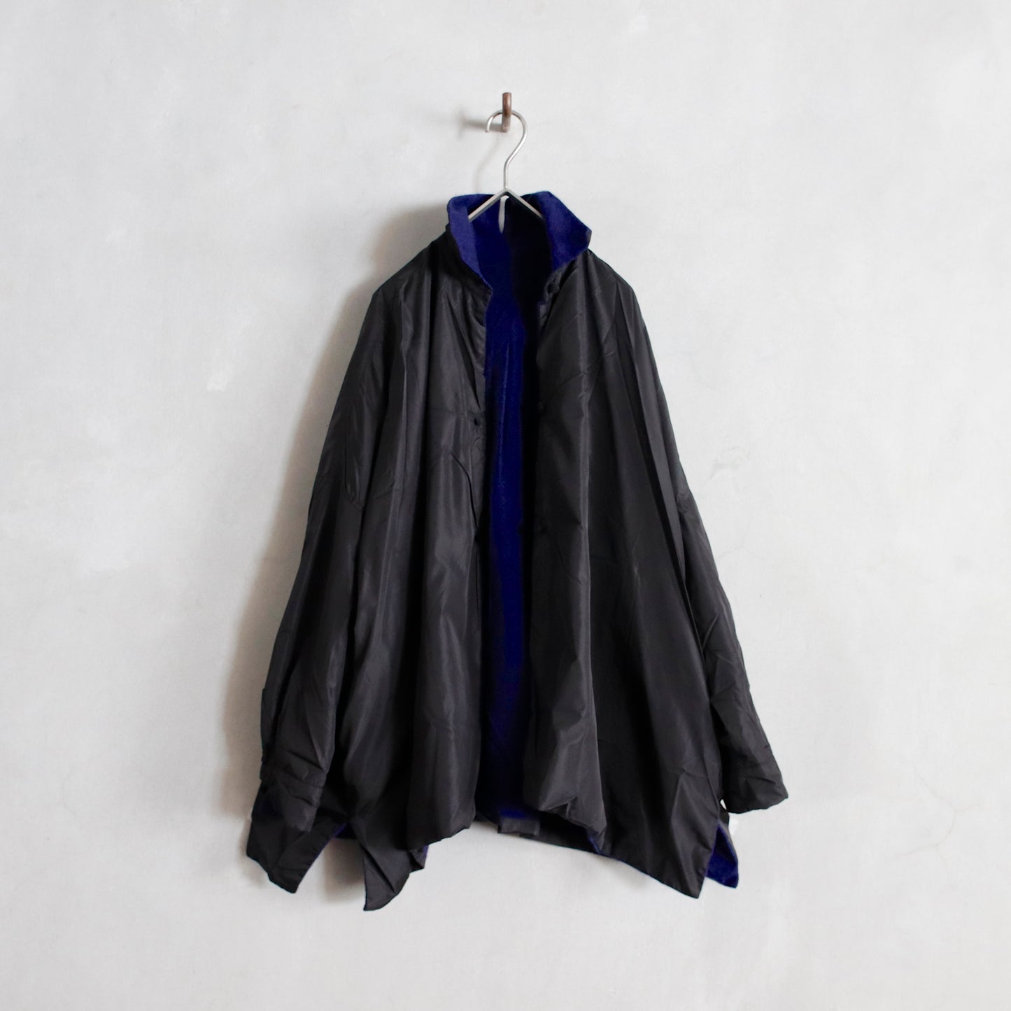 reversible shirt jacket larghissima corta double lavata - black / electric blue
