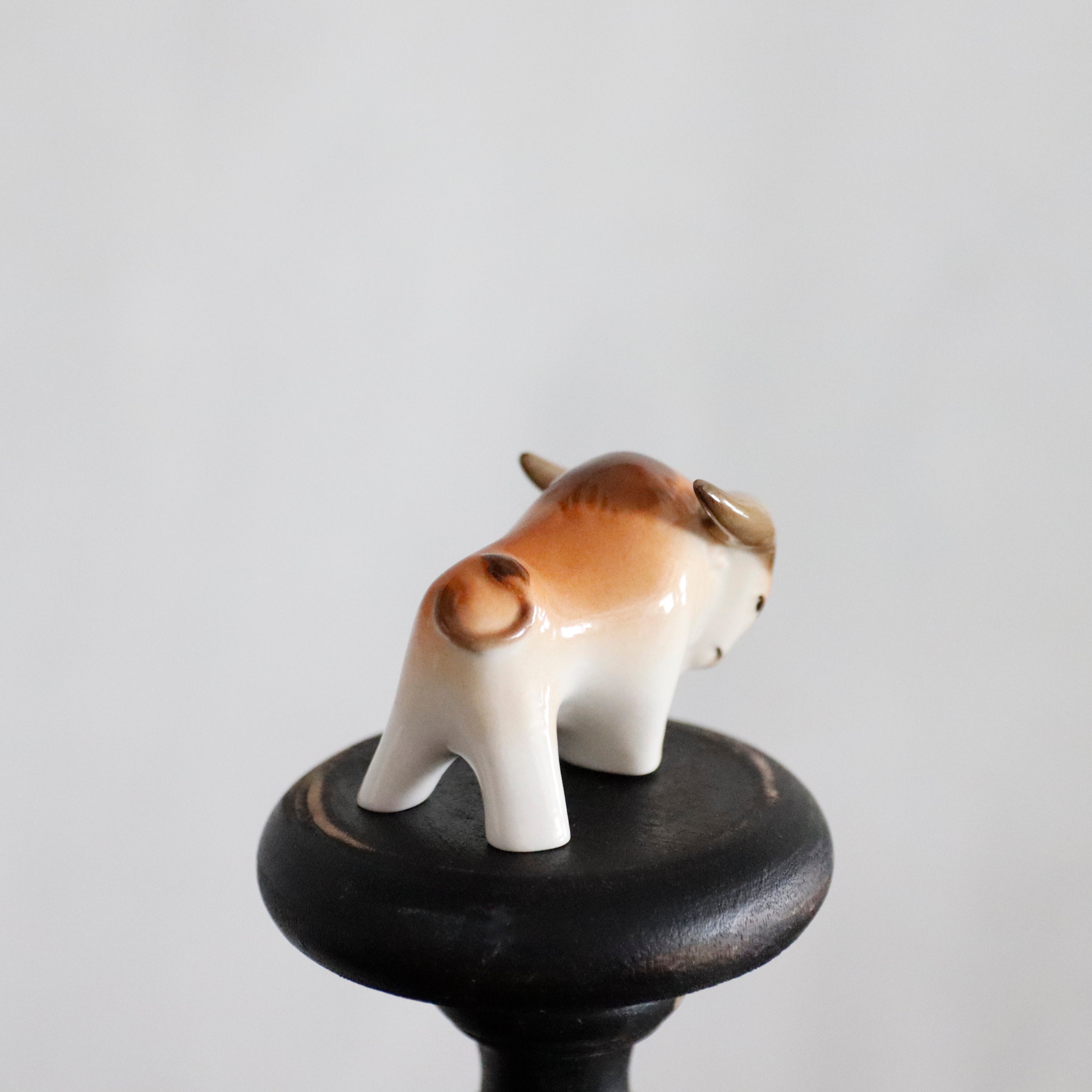 LOMONOSOV ロモノーソフ 犬の置物 陶器製 LOMONOSOV | Redhead Bull Figurine – VISIONS