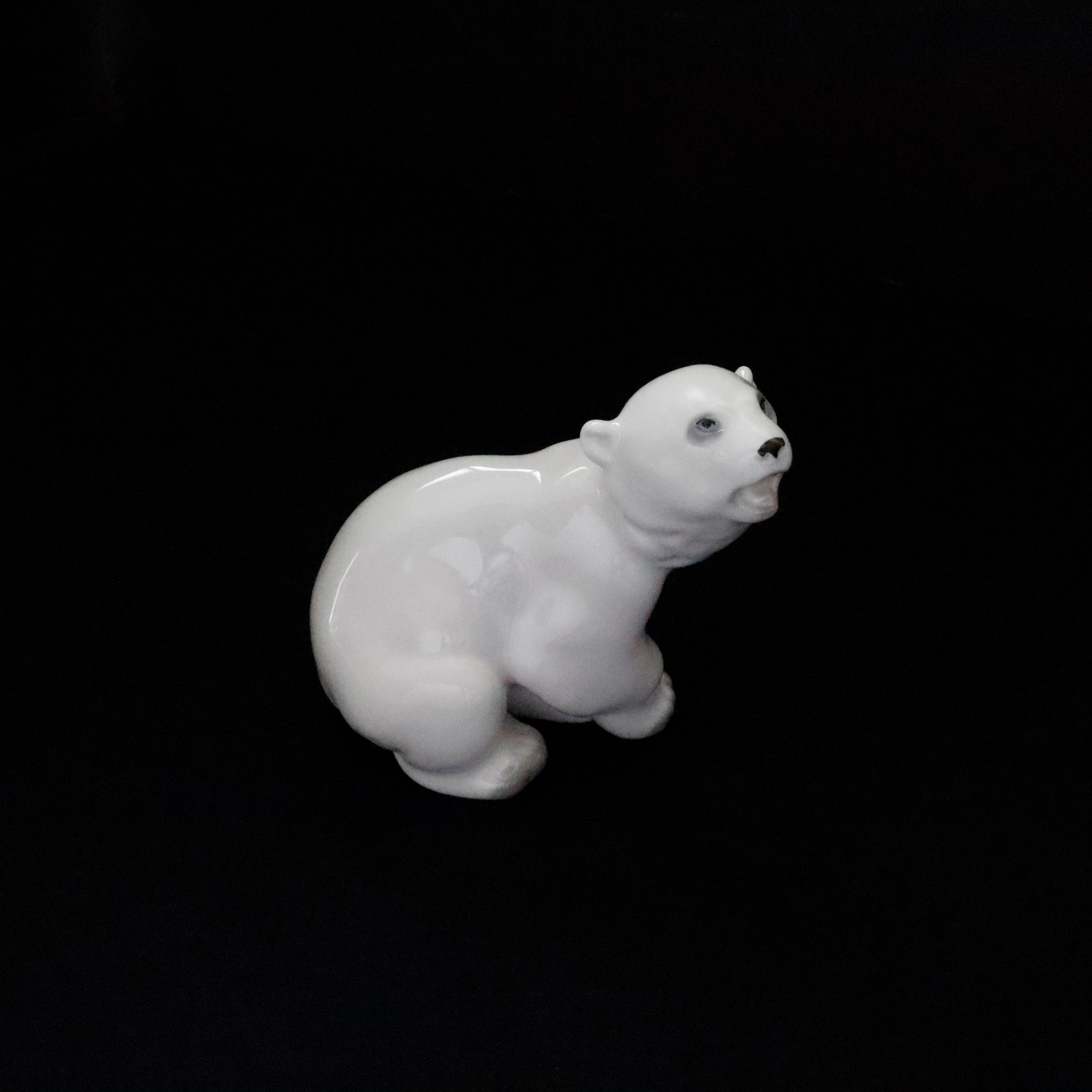 LOMONOSOV | Polar Bear Figurine – VISIONS