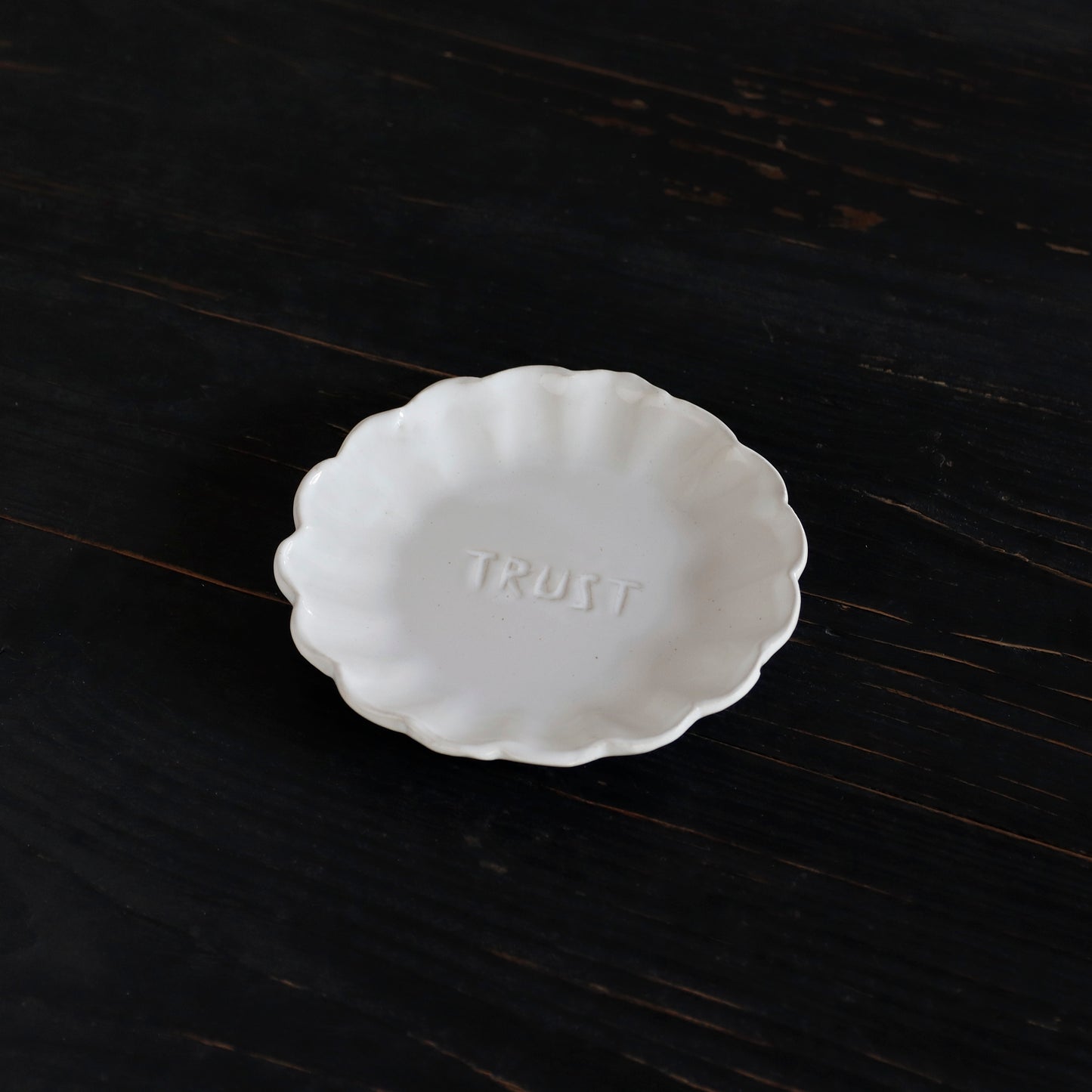 REGULAR | TRUST - Plate