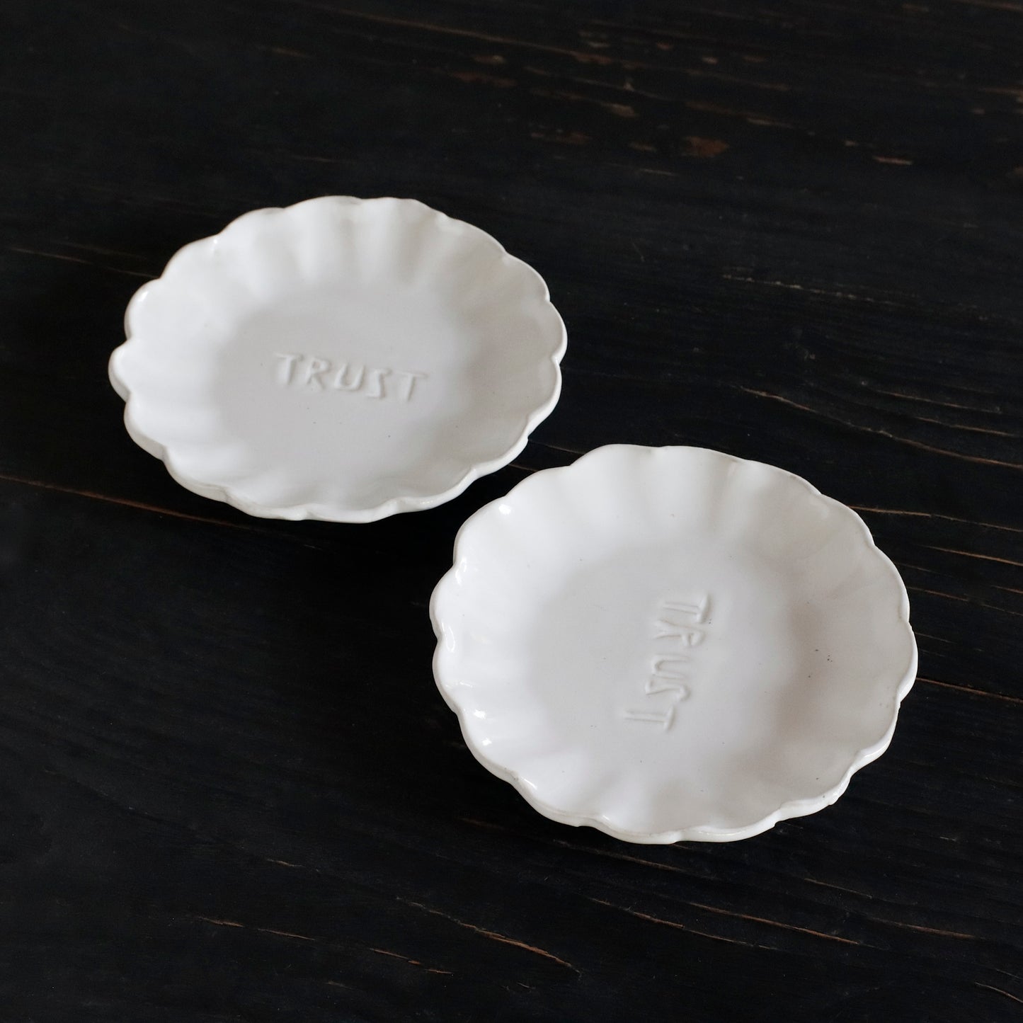 REGULAR | TRUST - Plate